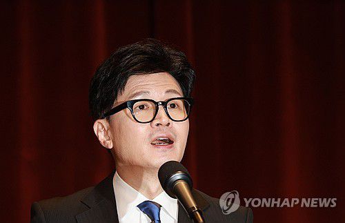 이임사하는 한동훈 장관(과천=연합뉴스) 한종찬 기자 = 한동훈 법무부 장관이 21일 오후 과천 법무부 청사에서 열린 이임식에서 이임사를 하고 있다. 2023.12.21 saba@yna.co.kr