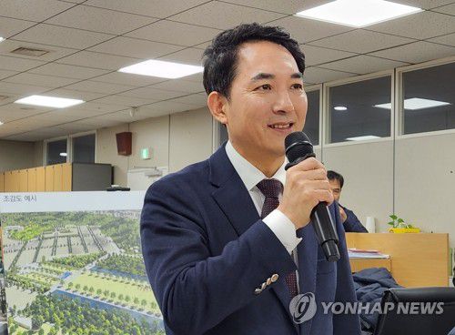 박민식 장관, 국립서울현충원 재창조 구상안 및 상이등급 판정 기준 개선안 발표(서울=연합뉴스) 김준태 기자 = 박민식 국가보훈부 장관이 지난 20일 서울 용산구 국방부 기자실에서 국립서울현충원 재창조 구상안과 상이등급 판정 기준 개선안을 발표하고 있다. 2023.12.20 readiness@yna.co.kr