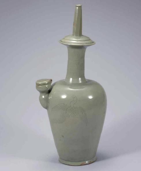 청자 음각앵무문 정병[문화재청 제공. 재판매 및 DB 금지]