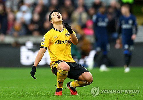 아쉬워하는 황희찬[로이터=연합뉴스]