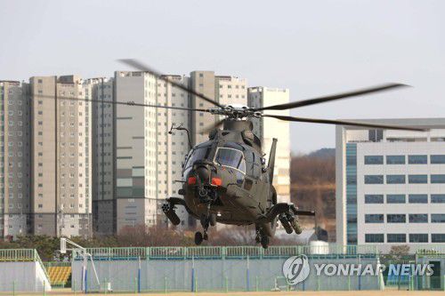 기동시범 보이는 소형 무장헬기 LAH(서울=연합뉴스) 지난달 2021년 2월 24일 경남 사천시 한국항공우주산업(KAI)에서 열린 '항공분야 국가정책사업 미디어 데이'에서 소형 무장헬기 LAH가 공개됐다. 사진은 기동시범 보이는 LAH. [국방일보 제공. 재판매 및 DB 금지] photo@yna.co.kr