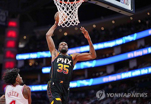 휴스턴과의 경기에서 덩크 시도하는 케빈 듀랜트[게티이미지/AFP=연합뉴스]