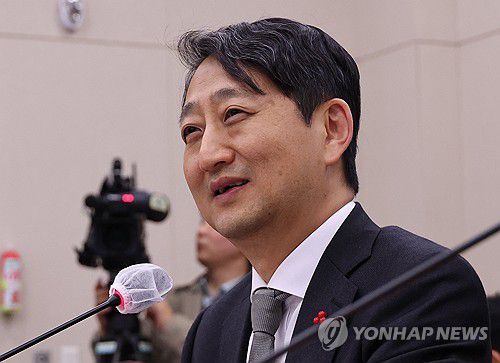 답변하는 안덕근 장관 후보자(서울=연합뉴스) 한상균 기자 = 안덕근 산업통상자원부 장관 후보자 3일 국회에서 열린 인사청문회에서 답변하고 있다. 2024.1.3 xyz@yna.co.kr