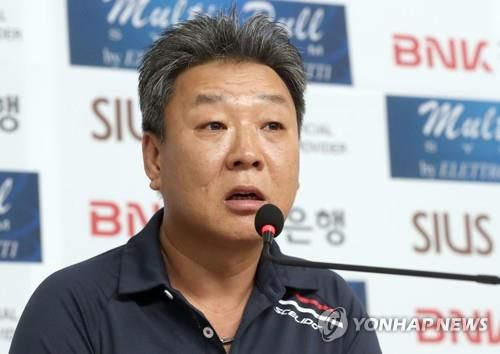 베트남 사격 국가대표팀을 이끌고 있는 박충건 감독 [연합뉴스 자료사진. 재판매 및 DB 금지]