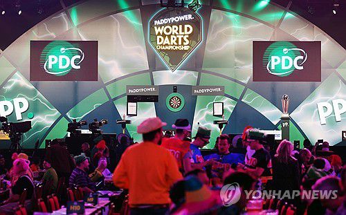 PDC 다트 세계 선수권 대회 결승전[EPA 연합뉴스 자료사진. 재판매 및 DB 금지]