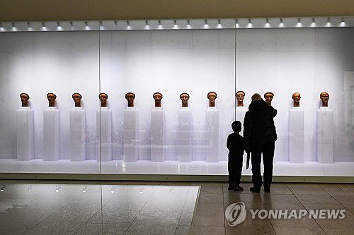 16년간의 복원 사업 끝에 재개장한 알렉산드로스 왕궁 내 박물관 모습[AFP 연합뉴스 자료 사진. 재판매 및 DB 금지]