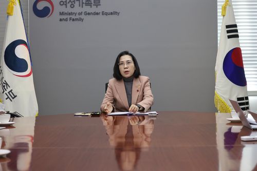 "청소년 마약 문제 해결 위해서는"(서울=연합뉴스) 최재구 기자 = 김현숙 여성가족부 장관이 8일 정부서울청사에서 연합뉴스와 청소년 마약 문제 해결 방안 등을 주제로 인터뷰하고 있다. 2024.1.8 jjaeck9@yna.co.kr (끝)