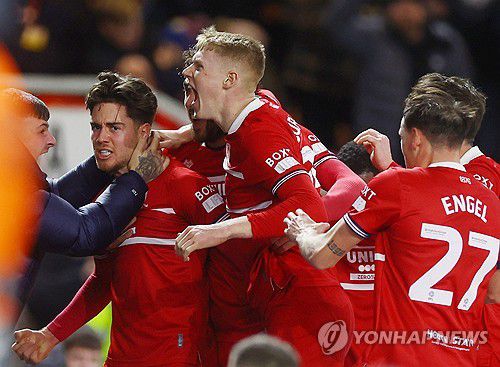 골세리머니를 펼치는 미들즈브러 선수들[로이터=연합뉴스]