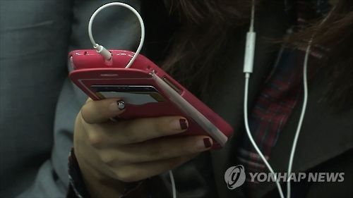 스마트폰 음악 감상[연합뉴스TV 캡처] 기사 내용과 관련 없는 참고용 사진임