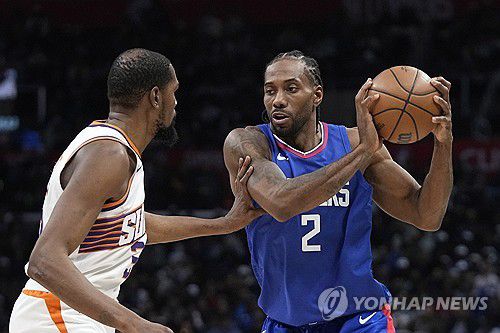 클리퍼스의 커와이 레너드(오른쪽_[AP=연합뉴스]