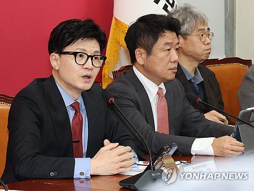 발언하는 한동훈 비대위원장(서울=연합뉴스) 한상균 기자 = 국민의힘 한동훈 비상대책위원장이 18일 국회에서 열린 비대위 회의에서 발언하고 있다. 2024.1.18 xyz@yna.co.kr