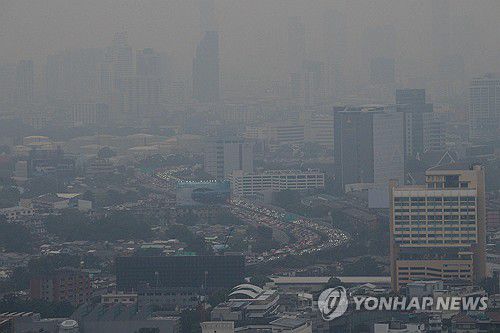 대기질 악화한 방콕 시내 전경[AFP 연합뉴스 자료사진. 재판매 및 DB 금지]