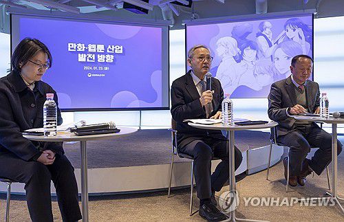 만화웹툰 산업 정책 발표(서울=연합뉴스) 윤동진 기자 = 유인촌 문화체육관광부 장관이 23일 서울 종로구 아트코리아랩에서 열린 만화웹툰 산업 정책 발표에서 발언하고 있다. 2024.1.23 mon@yna.co.kr