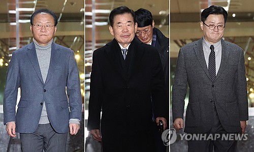 국회의장 주재 원내대표 회동(서울=연합뉴스) 신준희 기자 = 국민의힘 윤재옥 원내대표(왼쪽)와 더불어민주당 홍익표 원내대표(오른쪽)가 24일 김진표 국회의장 주재로 의장실에서 열리는 원내대표 회동을 위해 입장하고 있다. 2024.1.24 hama@yna.co.kr