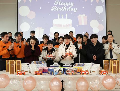 순직 소방관 유가족 생일 축하 행사[파리바게뜨 제공. 재판매 및 DB금지]
