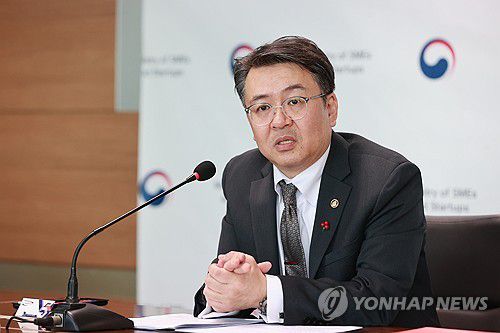 중소기업 구조개선 촉진을 위한 현장간담회(서울=연합뉴스) 오기웅 중소벤처기업부 차관이 30일 서울 영등포구 63빌딩에서 열린 '중소기업 구조개선 촉진을 위한 현장간담회'에서 발언하고 있다. 2024.1.30 [중소벤처기업부 제공. 재판매 및 DB 금지] photo@yna.co.kr