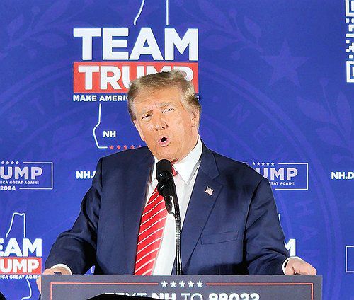 1월22일 뉴햄프셔서 유세하는 트럼프[연합뉴스 자료사진] 강병철 특파원 = 도널드 트럼프 전 대통령이 1월22일(현지시간) 뉴햄프셔주 라코니아에서 유세하고 있다. 2024.1.23 soleco@yna.co.kr