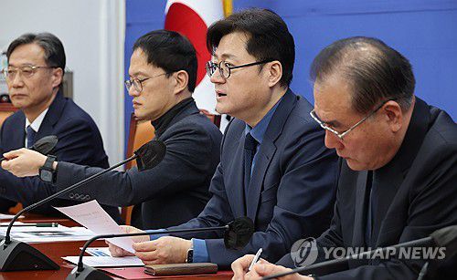 민주당 원내대책회의(서울=연합뉴스) 한상균 기자 = 더불어민주당 홍익표 원내대표가 6일 국회에서 원내대책회의를 하고 있다. 2024.2.6 xyz@yna.co.kr