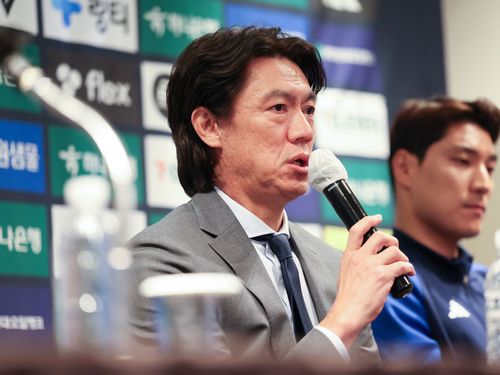 취재진의 질문에 답변하는 울산 HD 홍명보 감독[한국프로축구연맹 제공. 재판매 및 DB 금지]