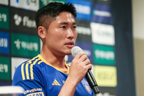 취재진의 질문에 대답하는 황석호[한국프로축구연맹 제공. 재판매 및 DB 금지]