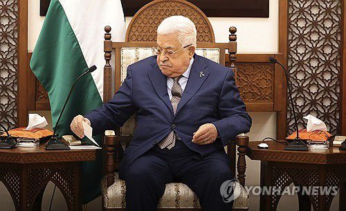 아바스 수반의 작년 11월 모습 [AP=연합뉴스 자료사진]