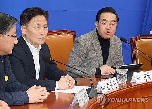 민주당 민주연합 추진단 기자간담회(서울=연합뉴스) 한상균 기자 = 더불어민주당 박홍근 민주개혁진보 선거연합 추진단장이 8일 국회에서 기자간담회를 하고 있다. 2024.2.8 xyz@yna.co.kr