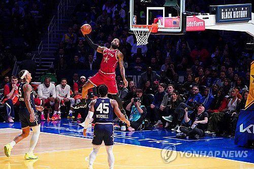 덩크하는 르브론 제임스[USA TODAY Sports=연합뉴스]