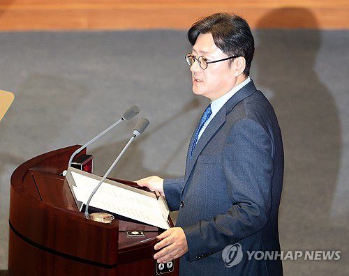 교섭단체 대표 연설하는 홍익표 원내대표(서울=연합뉴스) 한상균 기자 = 더불어민주당 홍익표 원내대표가 20일 국회에서 교섭단체 대표 연설을 하고 있다. 2024.2.20 xyz@yna.co.kr