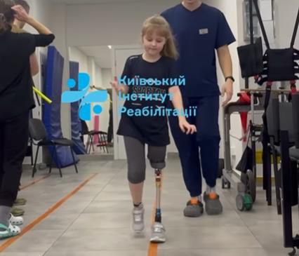 재활원의 스타 마리나(키이우=연합뉴스) 김동호 특파원 = 키이우재활원에서 재활훈련을 받은 어린이 마리나(6). 2024.2.21. dk@yna.co.kr [키이우재활원 제공. 재판매 및 DB 금지]