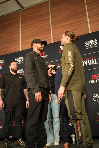 경기를 앞둔 오르테가(오른쪽)과 야이르 로드리게스[UFC 제공. 재판매 및 DB 금지]