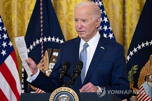 바이든, 우크라지원 필요성 강조하는 연설 (워싱턴 AFP=연합뉴스)