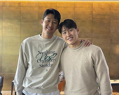 함께한 손흥민과 이강인(서울=연합뉴스) 손흥민이 21일 사회관계망서비스(SNS)를 통해 "강인이가 진심으로 반성하고 나를 비롯한 대표팀 모든 선수에게 진심 어린 사과를 했다"며 함께한 사진을 공개했다.      또 "그 일 이후 강인이가 너무 힘든 시간을 보내고 있습니다"라며 "한 번만 너그러운 마음으로 용서해주세요. 대표팀 주장으로서 꼭! 부탁드립니다."고 적었다. 2024.2.21 [손흥민 인스타그램 캡처. 재판매 및 DB금지] photo@yna.co.kr