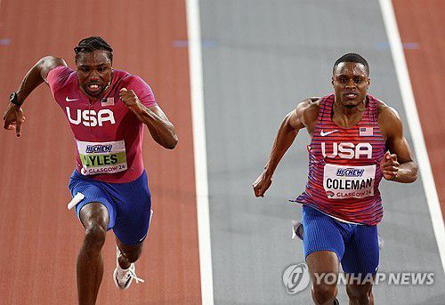 콜먼, 라일스 꺾고 세계실내육상선수권 남자 60ｍ 우승(글래스고 로이터=연합뉴스) 콜먼(오른쪽)이 2일(한국시간) 영국 스코틀랜드 글래스고에서 열린 2024 세계실내육상선수권 남자 60ｍ 결선에서 라일스와 경쟁하고 있다.