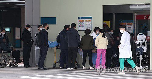 응급실 진료 기다리는 긴 줄(서울=연합뉴스) 김성민 기자