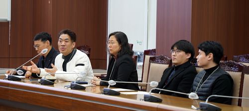 발언하는 문성호 원공노 사무국장[국힘 원주시 당협 제공.재판매 및 DB 금지]