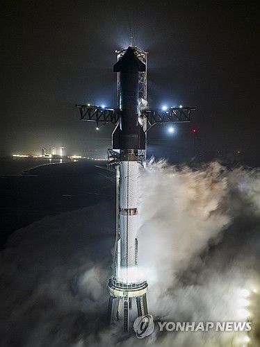 세 번째 발사를 준비하며 발사장에 대기 중인 스타십[UPI 연합뉴스 자료사진. 재판매 및 DB 금지]