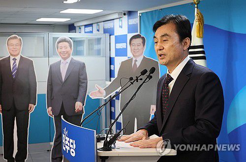 민주당 전략공관위 발표(서울=연합뉴스) 이정훈 기자 = 더불어민주당 안규백 전략공천관리위원장이 29일 서울 여의도 중앙당사에서 전략공관위 회의 결과를 발표하고 있다. 2024.2.29 uwg806@yna.co.kr