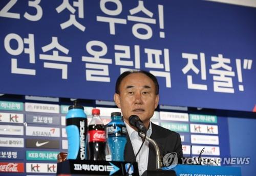 기자간담회 하는 김학범 감독(서울=연합뉴스) 박동주 기자 = 2020 아시아축구연맹(AFC) U-23 챔피언십에서 한국의 역대 첫 우승을 이끈 김학범 감독이 30일 서울 종로구 대한축구협회 축구회관에서 열린 기자간담회에서 취재진 질문에 답하고 있다. 2020.1.30 pdj6635@yna.co.kr