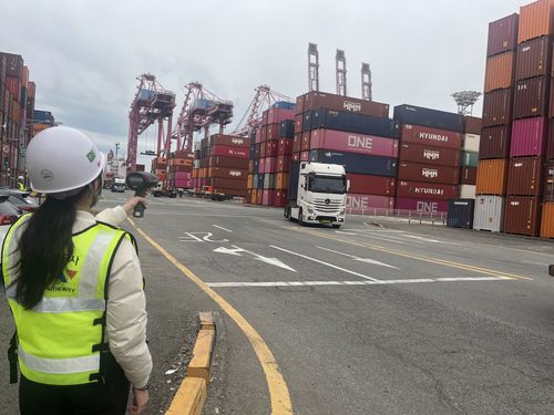 부산항 화물차량 제한속도 단속[BPA 제공]