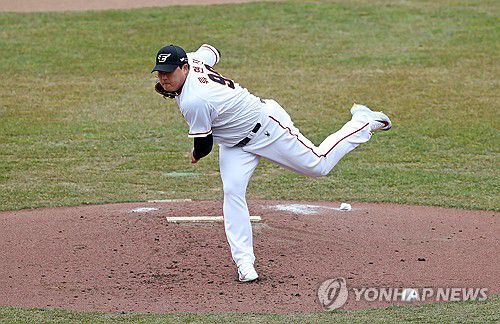 시범경기 등판한 류현진(대전=연합뉴스) 김준범 기자 = 12일 대전한화생명이글스파크에서 열린 2024 프로야구 KIA 타이거즈와 한화 이글스의 시범 경기. 2회초 한화 선발 류현진이 공을 던지고 있다. 2024.3.12 psykims@yna.co.kr