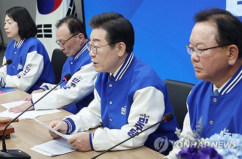 발언하는 이재명 대표(서울=연합뉴스) 신준희 기자 = 12일 더불어민주당 여의도 당사에서 열린 선거대책위원회 출범식에서 상임선대위원장을 맡은 이재명 대표가 발언을 하고 있다. 2024.3.12 hama@yna.co.kr