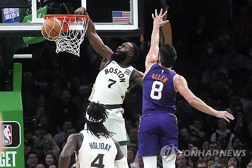 보스턴 제일런 브라운(7번)의 덩크[AP=연합뉴스]
