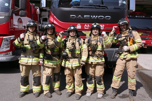 기념사진 찍는 외국인 소방안전 리더들[촬영 장지현]