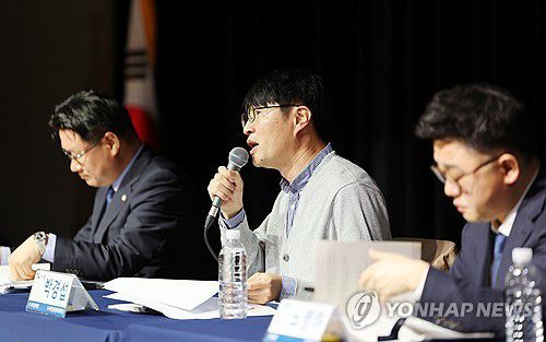 5·18 조사위 평가·기자간담회(광주=연합뉴스) 정다움 기자 = 25일 오후 광주 서구 5·18 기념문화센터에서 5·18 기념재단이 공동 주관한 '5·18 진상규명조사위원회 보고서 평가·기자간담회'가 열리고 있다. 2024.3.25 daum@yna.co.kr