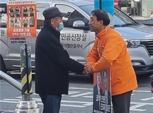 지지 호소하는 개혁신당 배기석 후보[배기석 후보 제공]