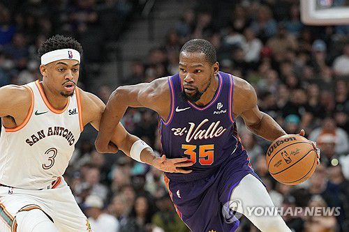 드리블하는 케빈 듀랜트[USA TODAY Sports=연합뉴스]