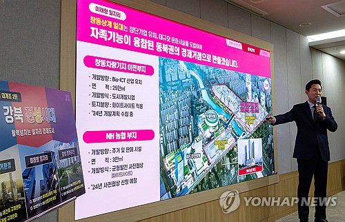 기자 설명회하는 오세훈 시장(서울=연합뉴스) 윤동진 기자 = 오세훈 서울시장이 26일 오전 서울시청 청사에서 열린 ‘다시, 강북 전성시대’ 기자설명회에서 관련 발언을 하고 있다. 2024.3.26 mon@yna.co.kr