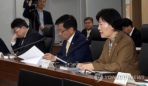 물가관계장관회의, 발언하는 송미령 농식품부 장관(세종=연합뉴스) 배재만 기자 = 송미령 농림축산식품부 장관이 2일 오전 정부세종청사 중앙동 대회의실에서 열린 물가관계장관회의에서 발언하고 있다. 2024.4.2 scoop@yna.co.kr