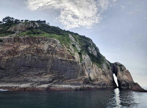 주상절리와 '남대문바위'(해식아치)[문화재청 제공. 재판매 및 DB 금지]