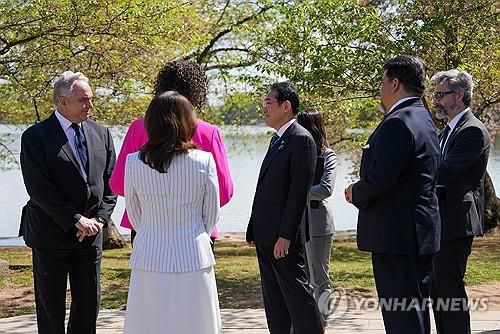 워싱턴DC 타이들 베이슨을 방문한 기시다 총리[워싱턴 로이터=연합뉴스. 재판매 및 DB 금지]